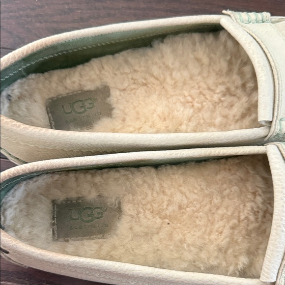 Ugg Women's Cream Loafers Size 9 - Picture 5 of 12